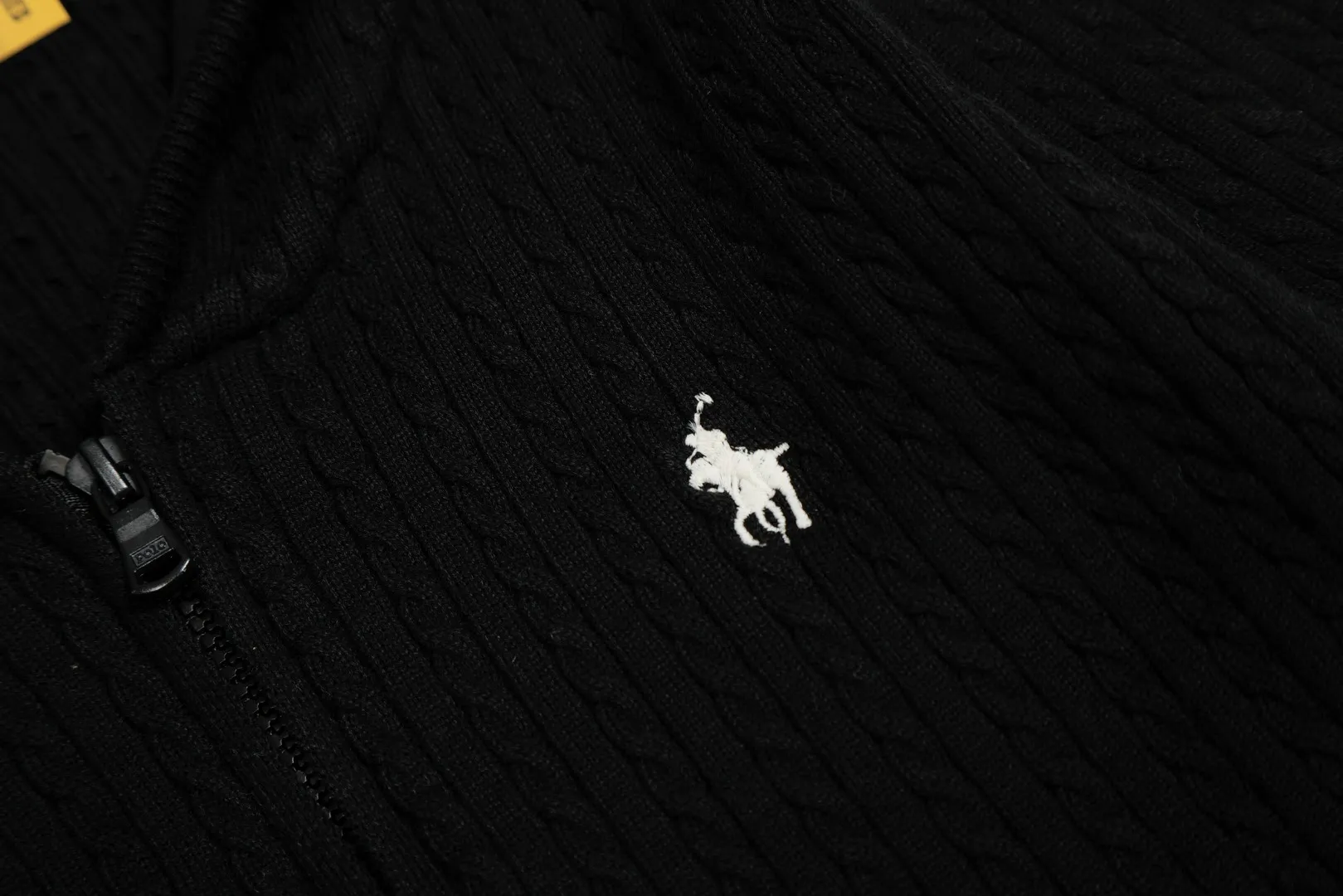 P310 Top quality" Style number: DS501# (not off the shelves all year round) [Ralph Lauren small twist solid color pony embroidered logo full zipper hooded jacket] ✅Ralph Lauren old money style classic basic versatile goddess style small twist zipper hooded jacket ✅Main supplier platform live broadcast Wholesale entity Replenish when out of stock Not off the shelf ✅ZP quality 1:1 version Scan the code to enter the GF website Counter quality ✅Customized zipper color is the same The full zipper stitching hood is very complicated. The small twist process takes a long time and the cost is extremely high. ✅The quality of the details is the only one in Guangzhou. Imported quality cotton yarn, focusing on high-end, cost-effective, good quality. Needless to say, the goddess’s upper body is really amazing, so sweet, so beautiful. This coat is really good-looking. Navy blue, apricot, pink, yellow, purple, light blue, Chinese red